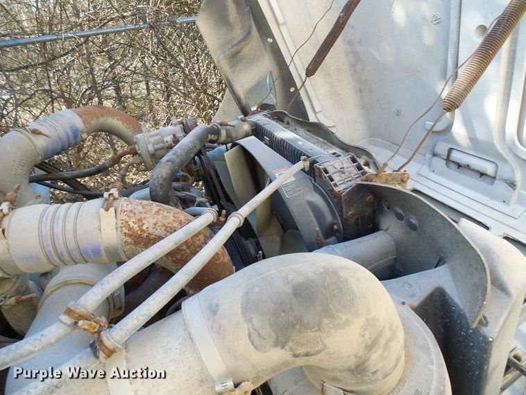 image for item DD1769 1999 Freightliner FL70 truck cab and chassis