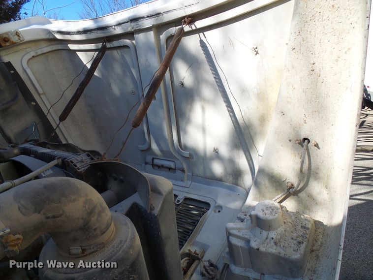 image for item DD1769 1999 Freightliner FL70 truck cab and chassis