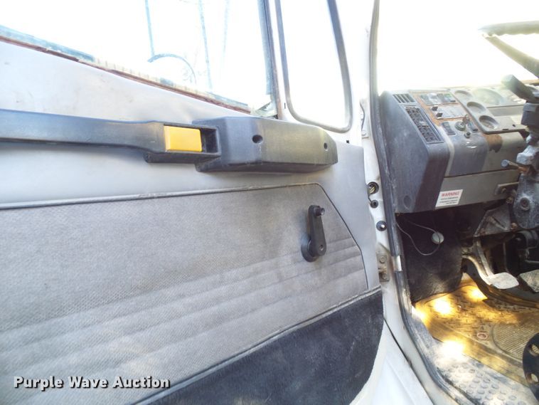 image for item DD1769 1999 Freightliner FL70 truck cab and chassis