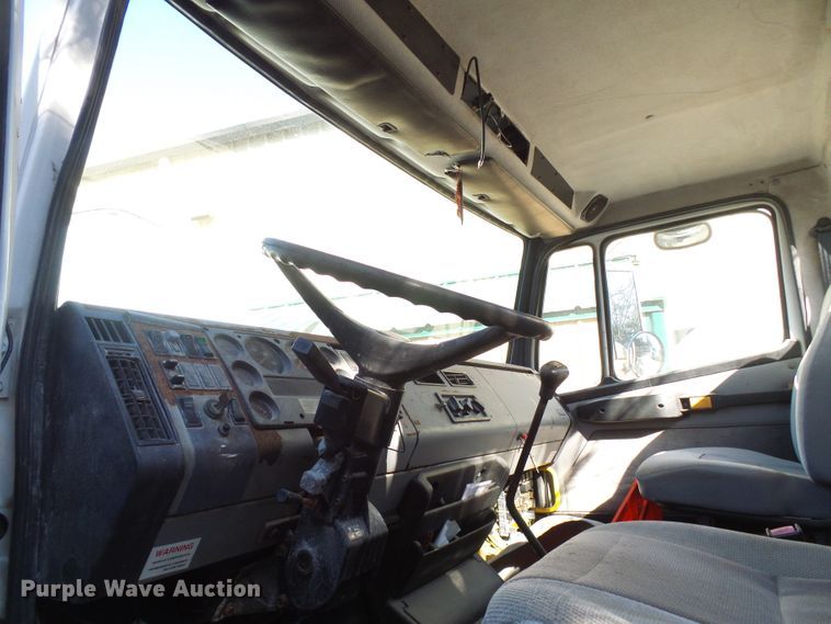 image for item DD1769 1999 Freightliner FL70 truck cab and chassis