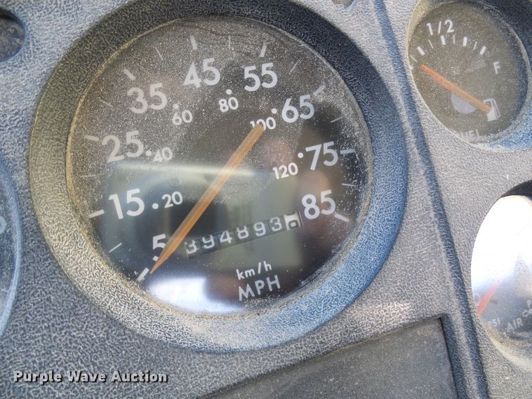 image for item DD1769 1999 Freightliner FL70 truck cab and chassis