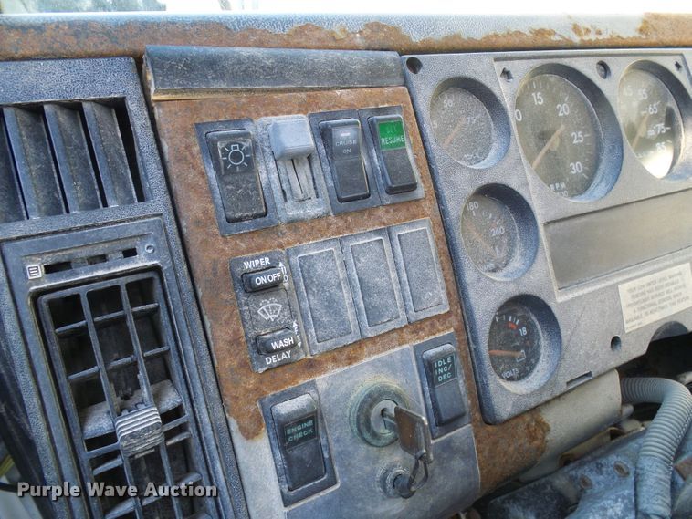 image for item DD1769 1999 Freightliner FL70 truck cab and chassis