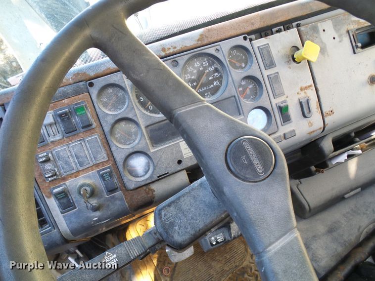 image for item DD1769 1999 Freightliner FL70 truck cab and chassis