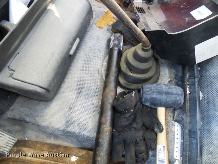 image for item DD1769 1999 Freightliner FL70 truck cab and chassis