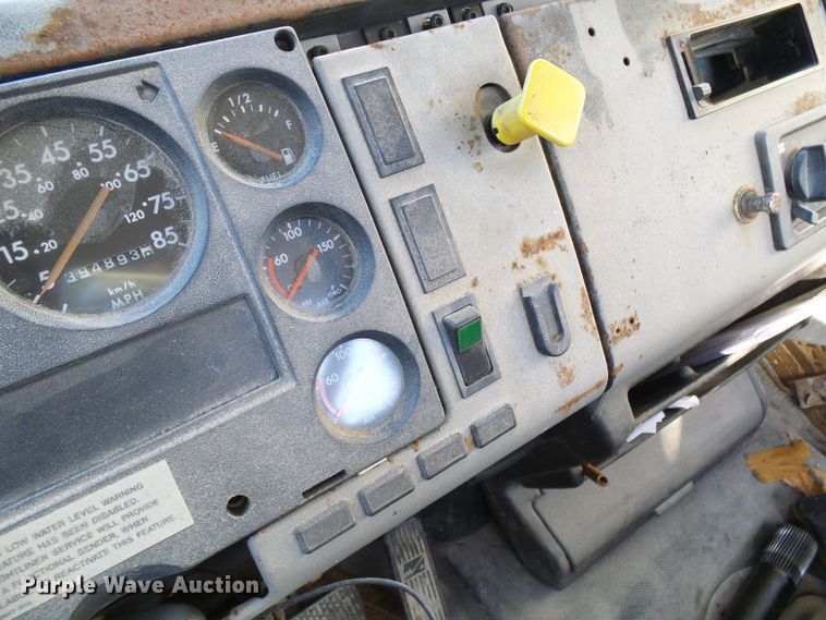 image for item DD1769 1999 Freightliner FL70 truck cab and chassis