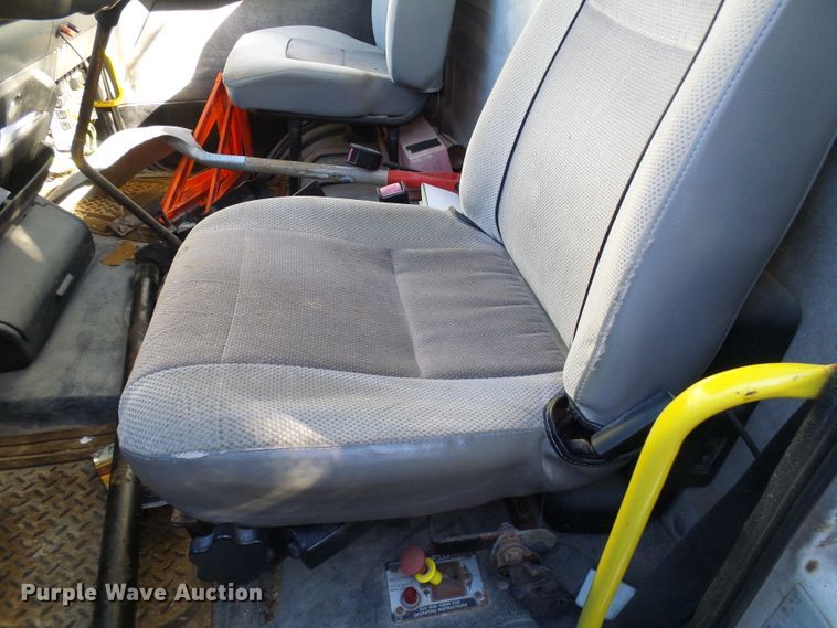 image for item DD1769 1999 Freightliner FL70 truck cab and chassis