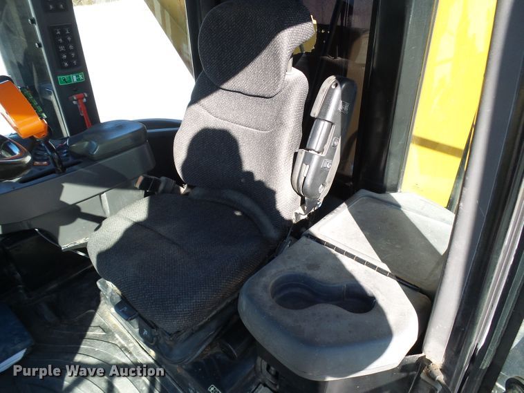 image for item DD1771 Ag-Chem RoGator RG1300 applicator