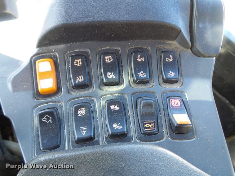 image for item DD1771 Ag-Chem RoGator RG1300 applicator