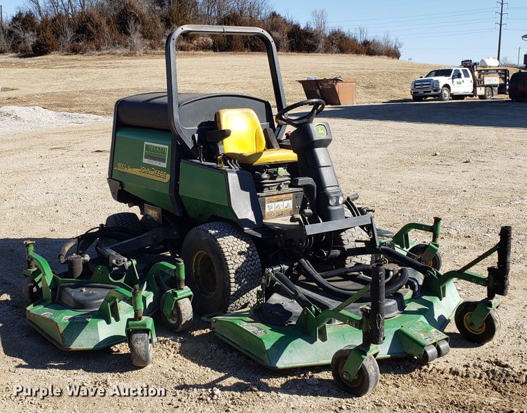 image for item DD2640 John Deere 1600 Turbo lawn mower