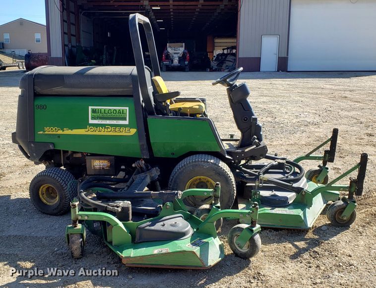 image for item DD2640 John Deere 1600 Turbo lawn mower