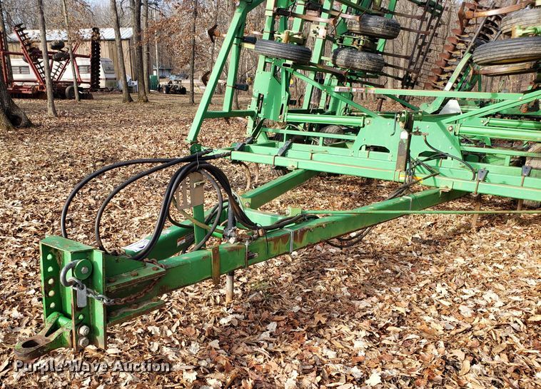 image for item DD2649 John Deere 985 field cultivator