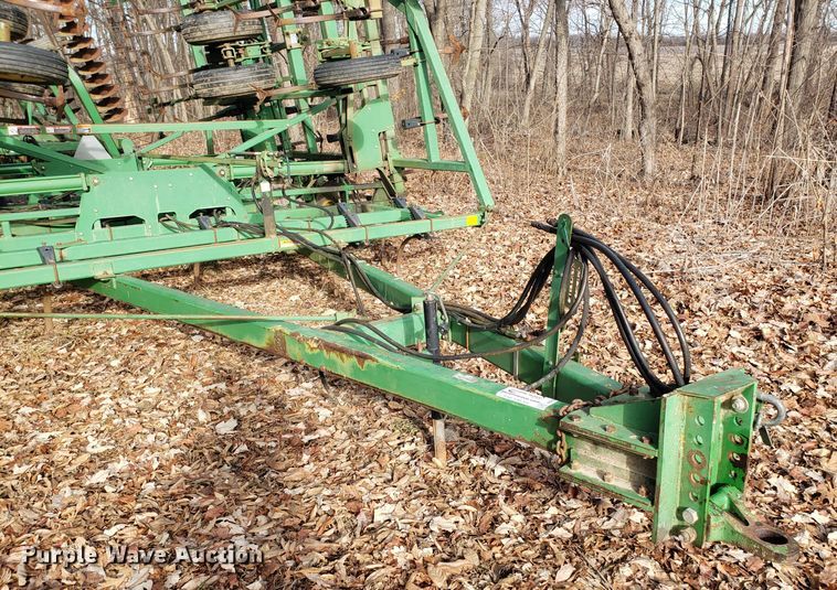 image for item DD2649 John Deere 985 field cultivator