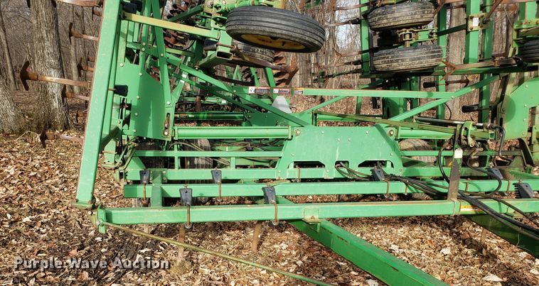 image for item DD2649 John Deere 985 field cultivator