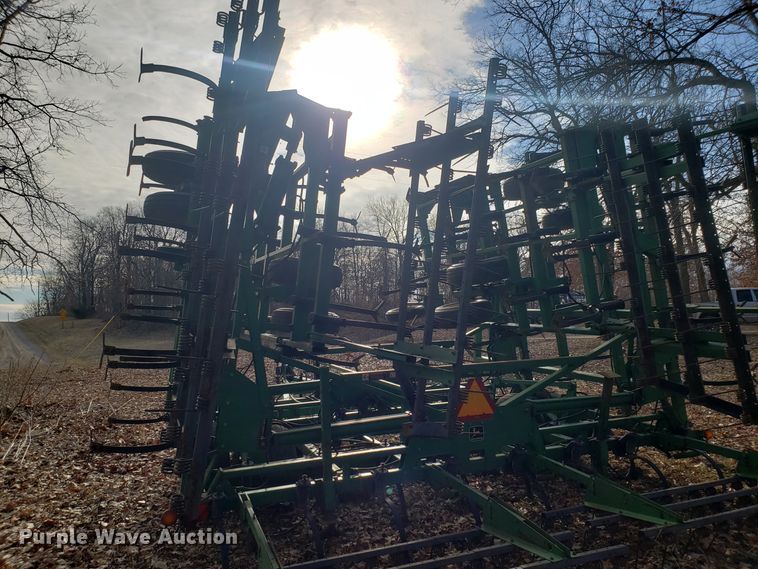 image for item DD2649 John Deere 985 field cultivator