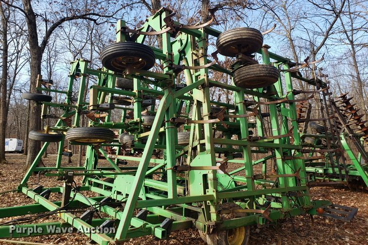 image for item DD2649 John Deere 985 field cultivator