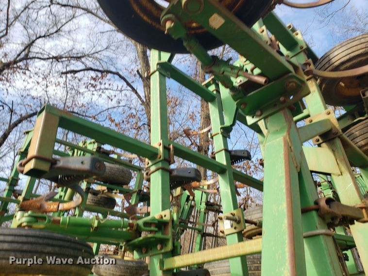 image for item DD2649 John Deere 985 field cultivator