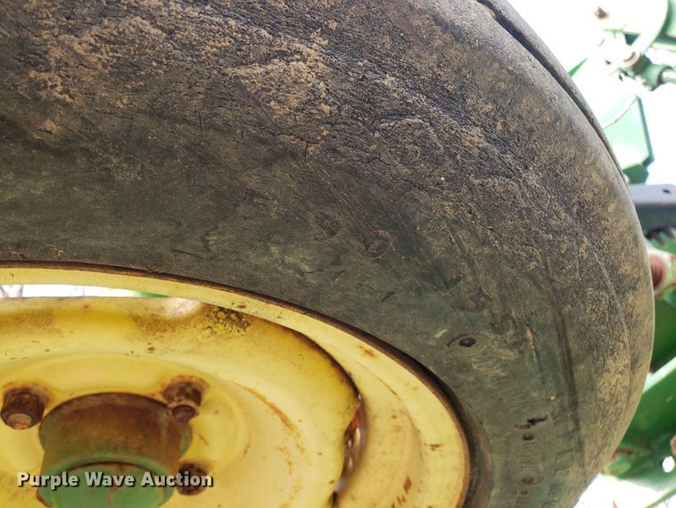 image for item DD2649 John Deere 985 field cultivator