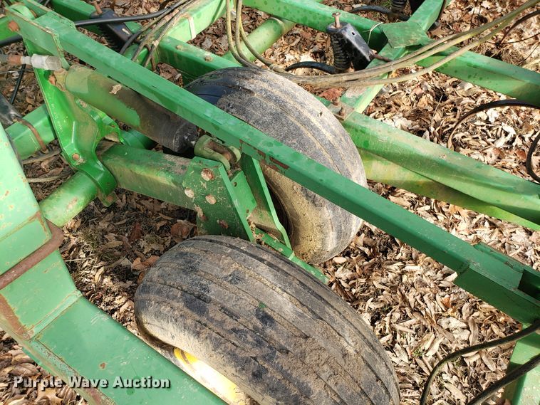 image for item DD2649 John Deere 985 field cultivator