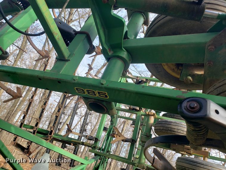 image for item DD2649 John Deere 985 field cultivator