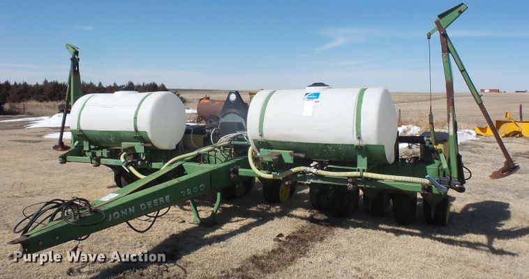 image for item DE2439 John Deere 7200 no-till planter