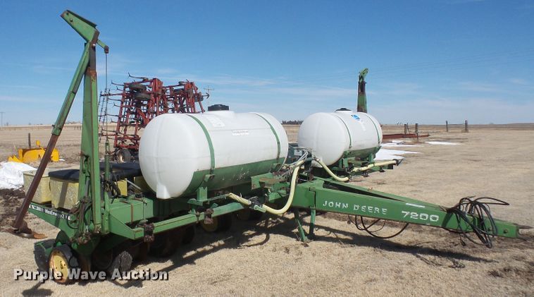 image for item DE2439 John Deere 7200 no-till planter