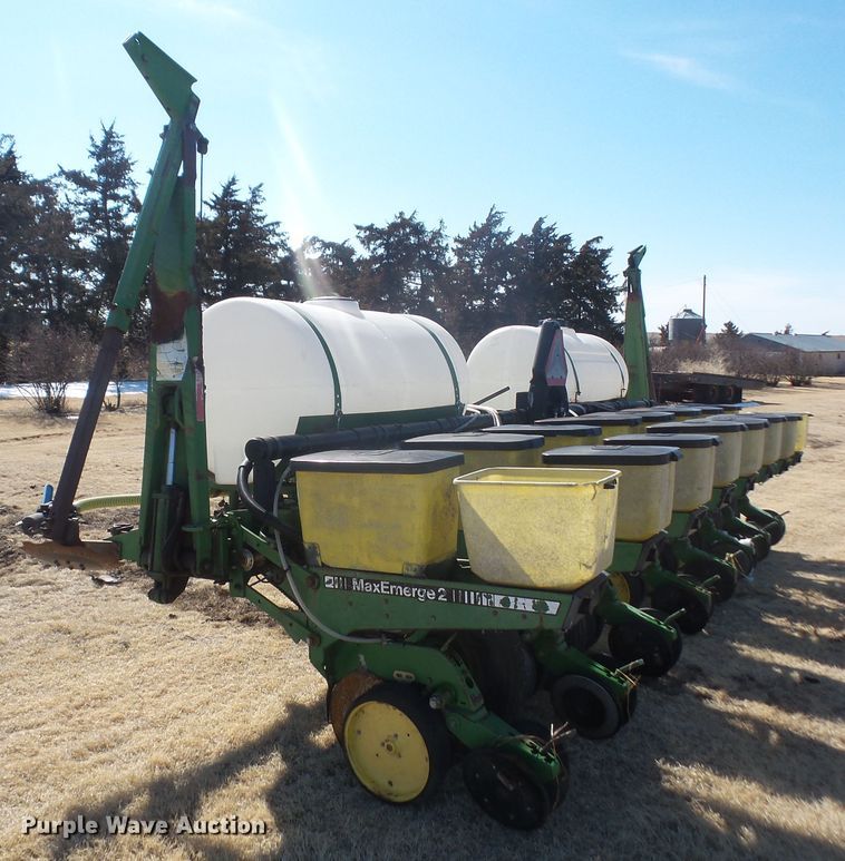 image for item DE2439 John Deere 7200 no-till planter