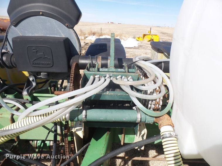 image for item DE2439 John Deere 7200 no-till planter