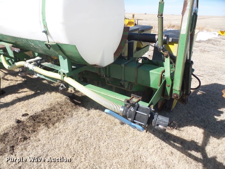 image for item DE2439 John Deere 7200 no-till planter