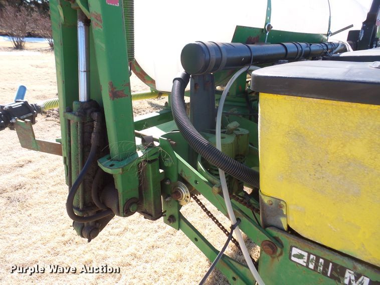 image for item DE2439 John Deere 7200 no-till planter