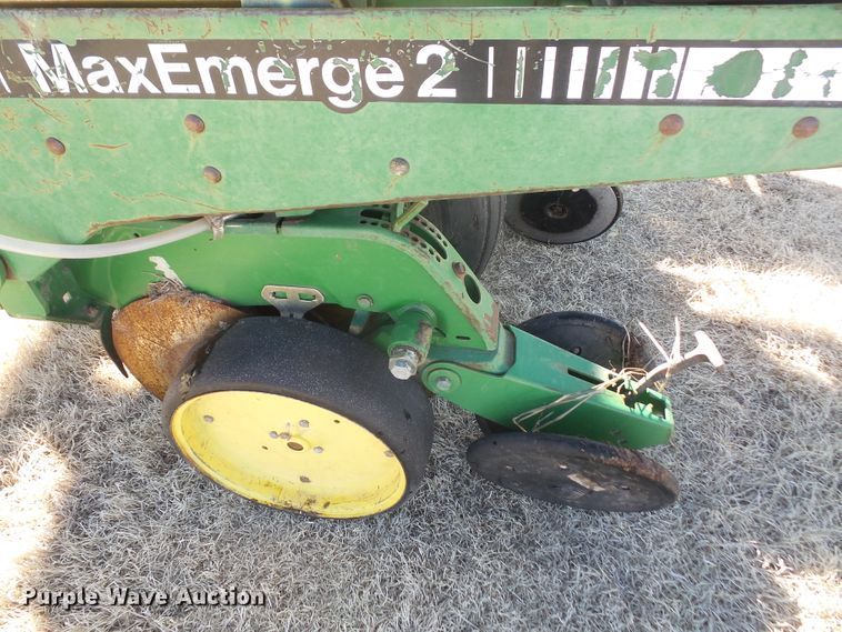 image for item DE2439 John Deere 7200 no-till planter