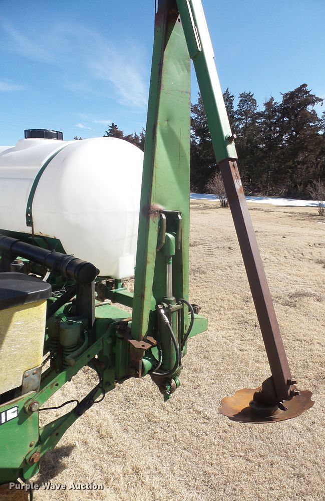 image for item DE2439 John Deere 7200 no-till planter