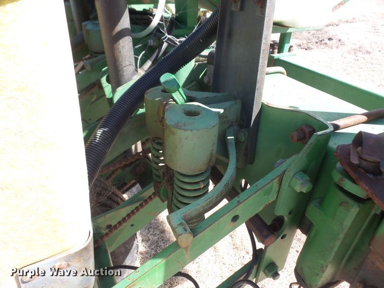 image for item DE2439 John Deere 7200 no-till planter