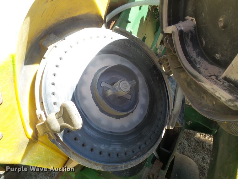 image for item DE2439 John Deere 7200 no-till planter