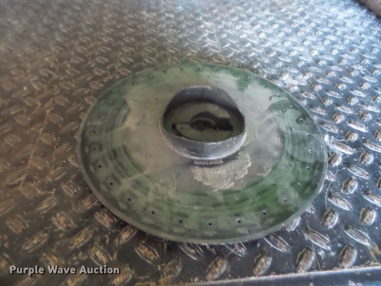 image for item DE2439 John Deere 7200 no-till planter