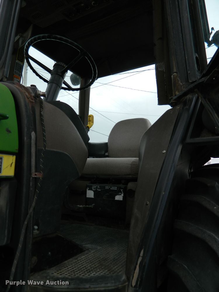 image for item DE4404 1987 John Deere 4650 tractor