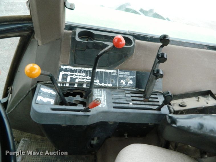 image for item DE4404 1987 John Deere 4650 tractor