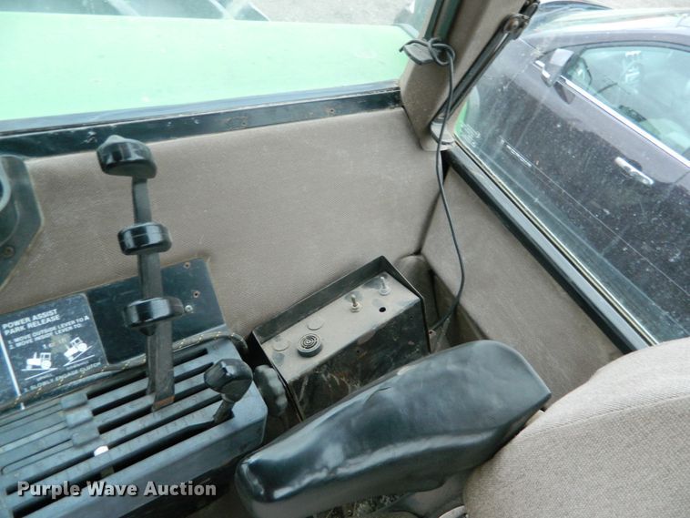 image for item DE4404 1987 John Deere 4650 tractor