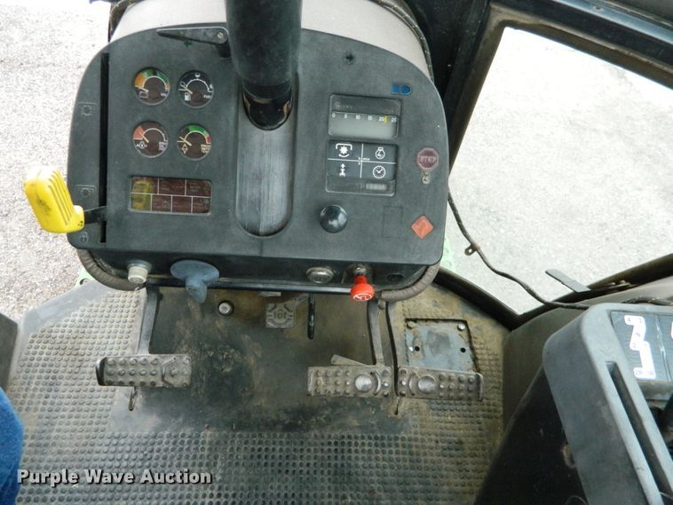 image for item DE4404 1987 John Deere 4650 tractor