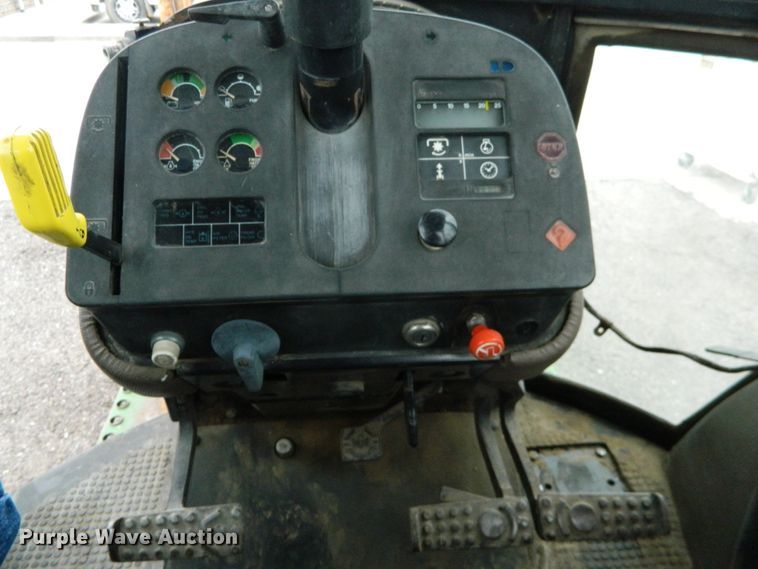 image for item DE4404 1987 John Deere 4650 tractor