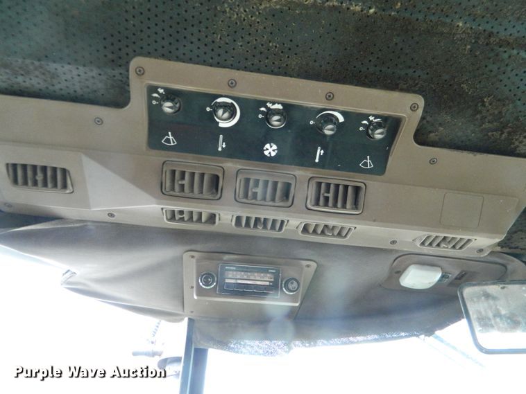 image for item DE4404 1987 John Deere 4650 tractor