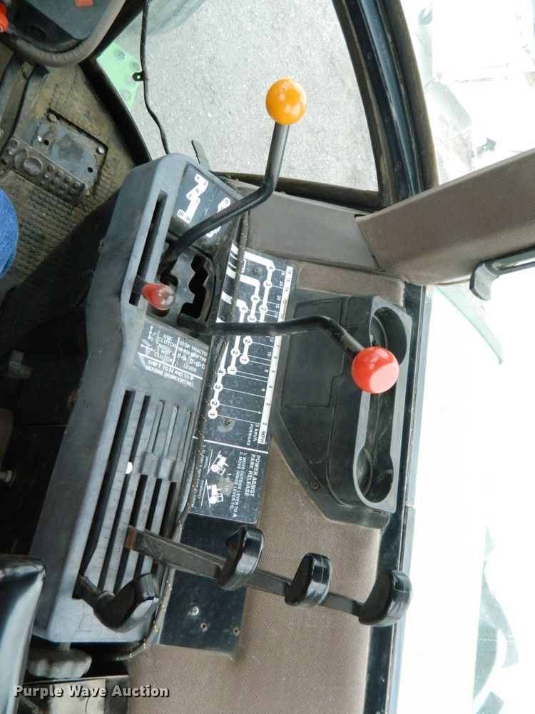 image for item DE4404 1987 John Deere 4650 tractor