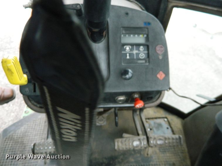 image for item DE4404 1987 John Deere 4650 tractor