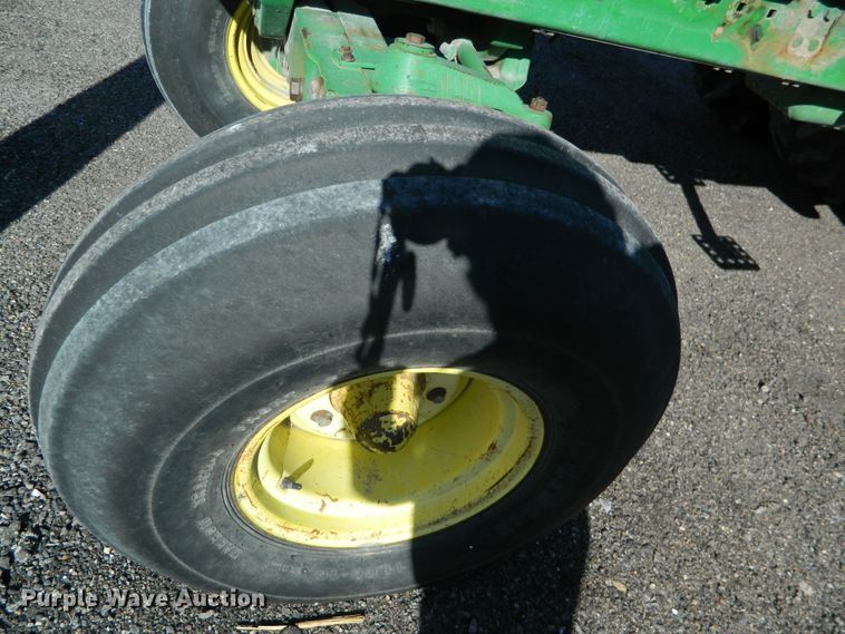 image for item DE4404 1987 John Deere 4650 tractor