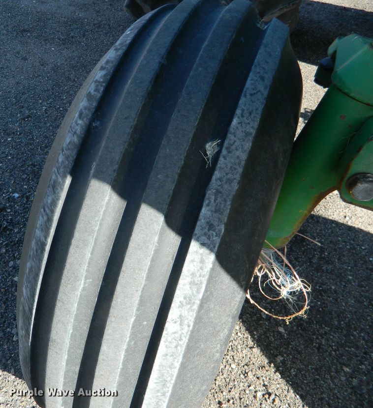 image for item DE4404 1987 John Deere 4650 tractor