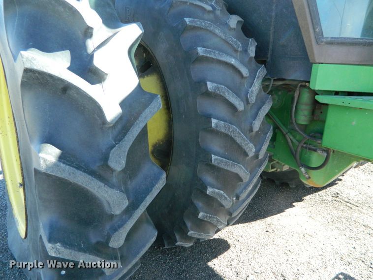image for item DE4404 1987 John Deere 4650 tractor