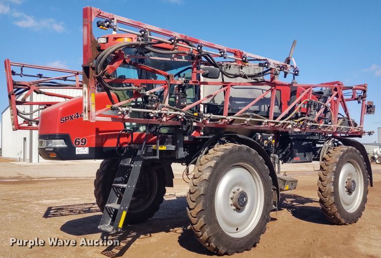 image for item DE6879 2007 Case SPX4420 sprayer