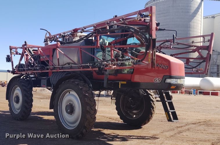 image for item DE6879 2007 Case SPX4420 sprayer