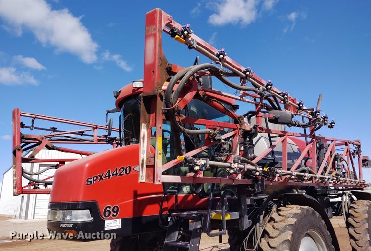 image for item DE6879 2007 Case SPX4420 sprayer