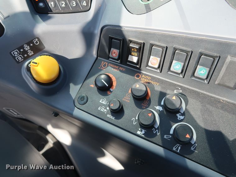 image for item DH0852 2017 Kubota M6-141 MFWD tractor