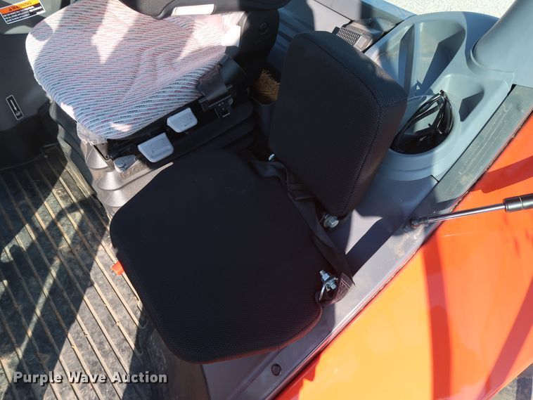 image for item DH0852 2017 Kubota M6-141 MFWD tractor